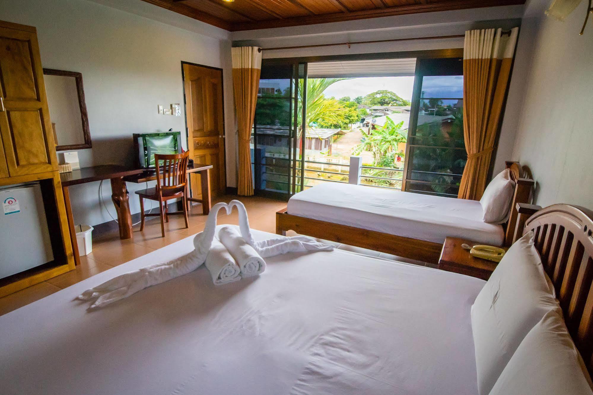 BaanRimNam Resort Trat Buitenkant foto