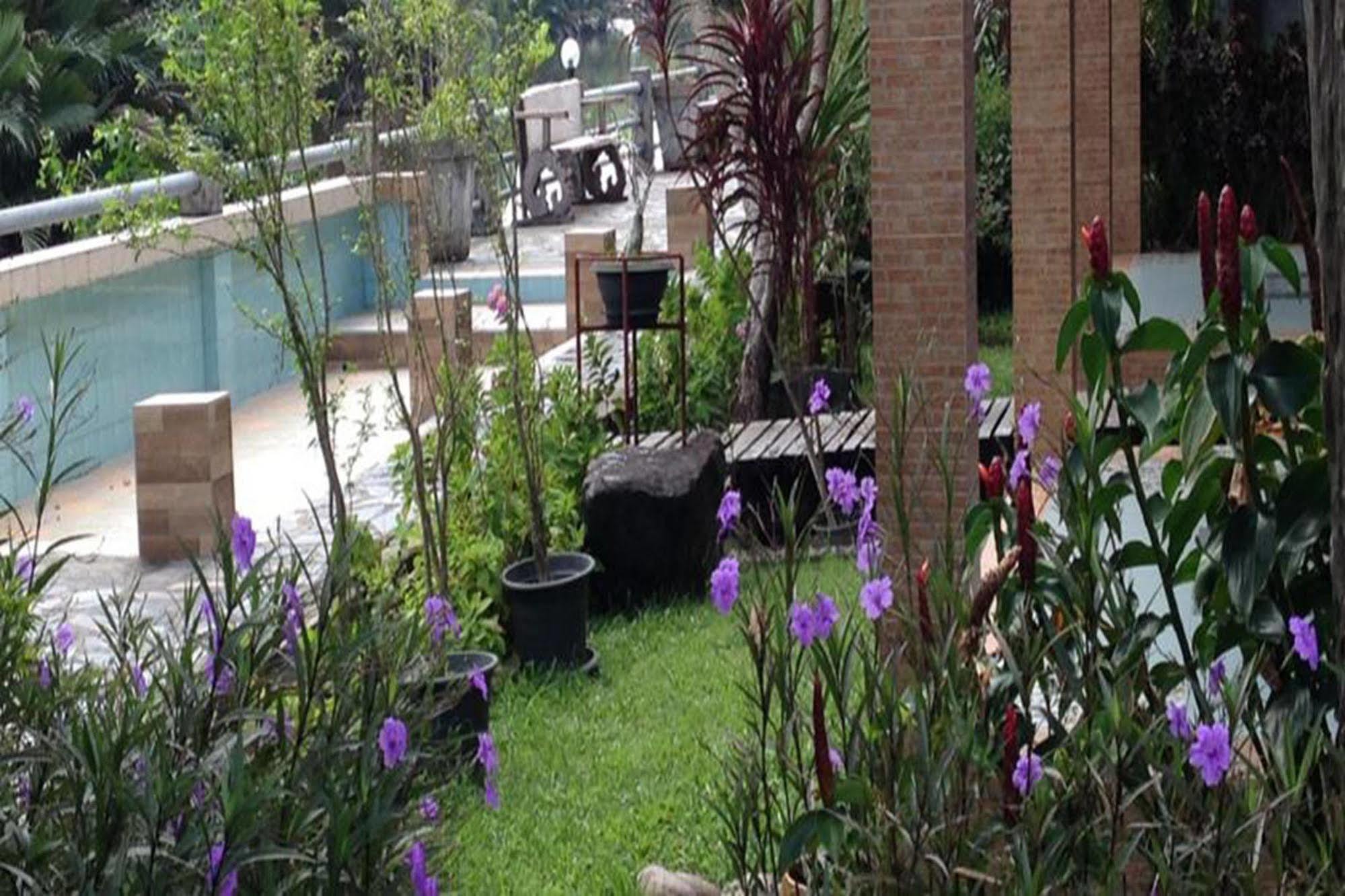 BaanRimNam Resort Trat Buitenkant foto