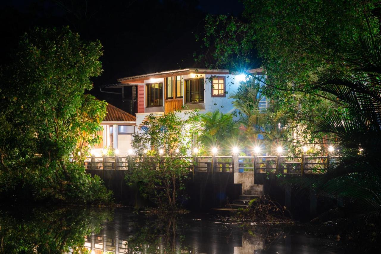 BaanRimNam Resort Trat Buitenkant foto