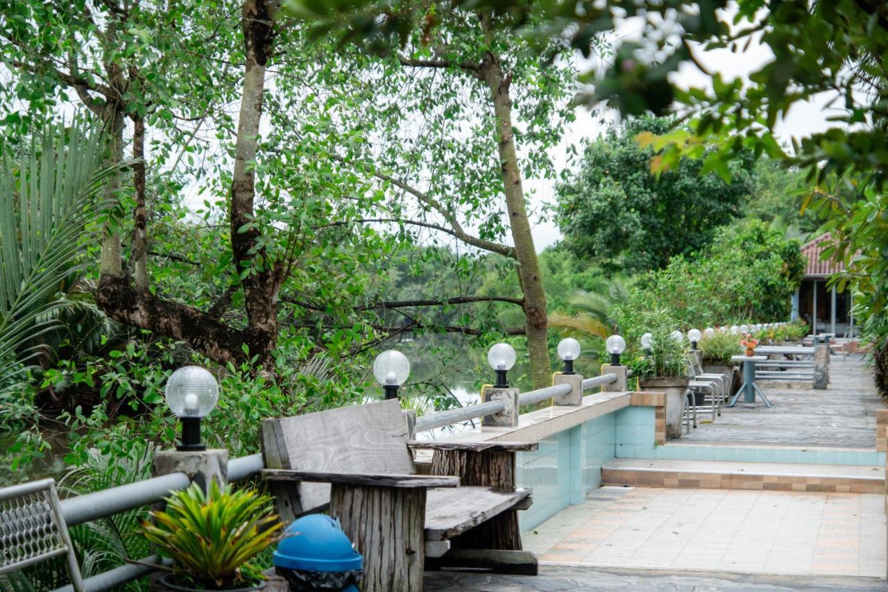 BaanRimNam Resort Trat Buitenkant foto
